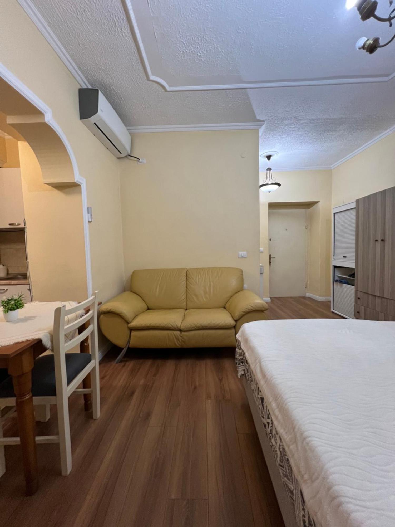 Alle'S M Shyri Studio Apartment Тирана Екстериор снимка